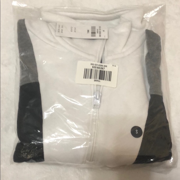 NEW HOLLISTER SWEATER - Picture 5 of 5